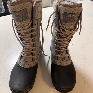 The North Face Women's Black and Gray Boots
